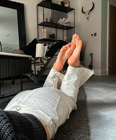 Graceful Feet sex star pictures