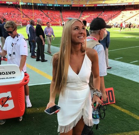 Julia Cole pornstar adult img