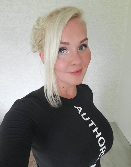 Emilia Linden pretty pornstar photo