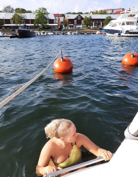 Emilia Linden model perfect picture