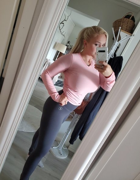 Emilia Linden star naked picture