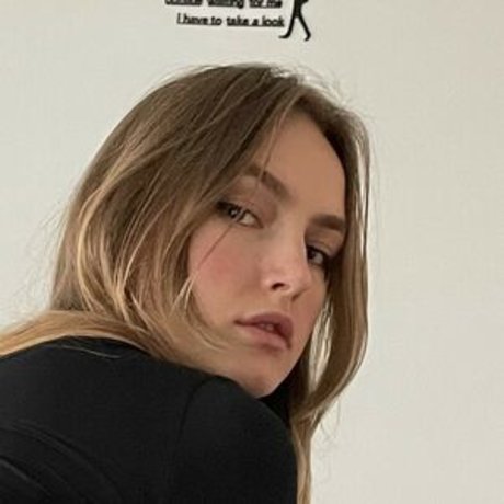 Naomi Reyners pornstar sex image