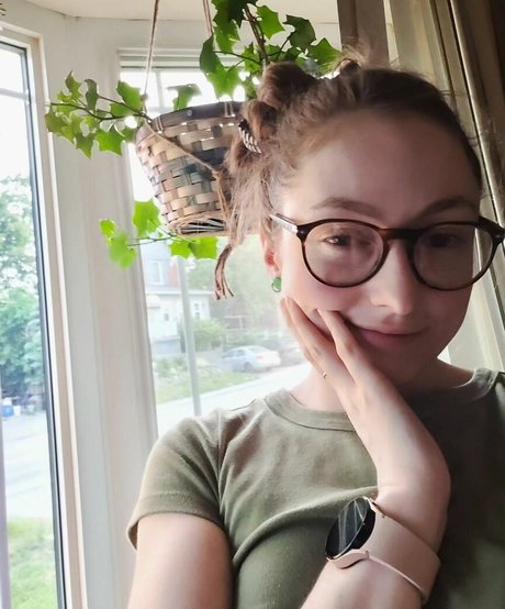 Sigh Hannah top model photo