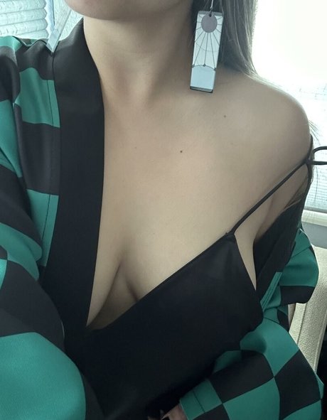 CheesieLion model erotic images