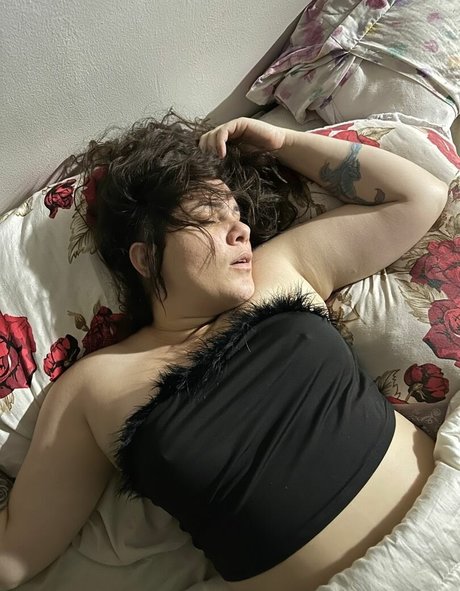 Mayla Souza star beautiful image