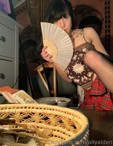 allyalden nude actress photos