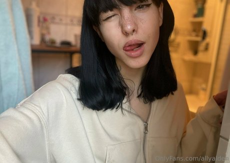 allyalden top actress photos