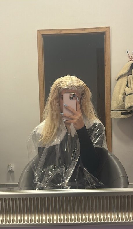 curvy shemale onlyfans exclusive image