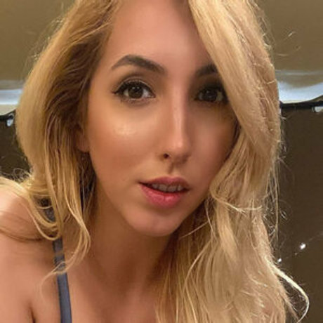 purevibrations model naked picture