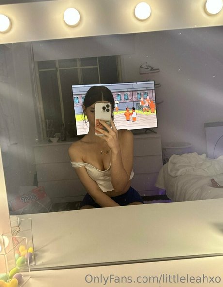 Littleleahxo model porn gallery