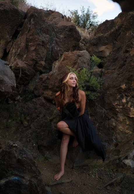 dianaoftherose model top pic