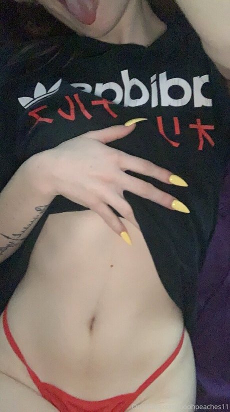 poohpeaches11 model naked photo