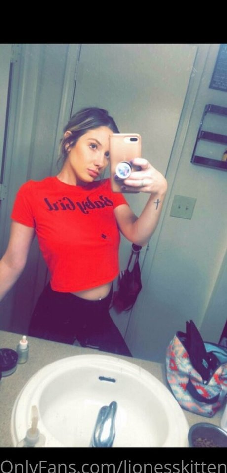 lionesskitten erotic model image