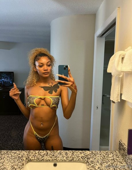 kimoraworldwide model sexy photos