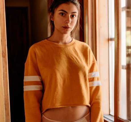 Manuela Velez nice model img