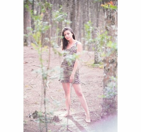 Manuela Velez free model pic