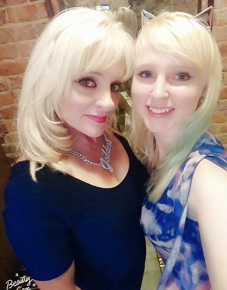 VenusMVP erotic model images