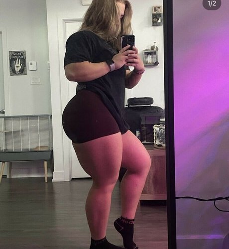 Kel saay nude model image