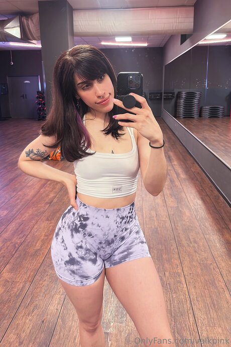 Valkpink model nude picture