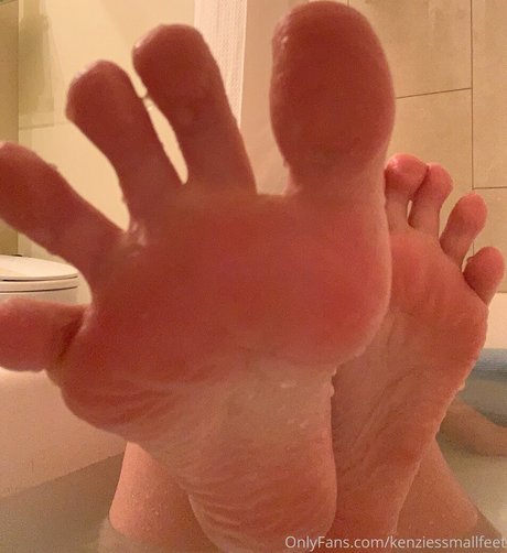 kenziessmallfeet free pornstar img