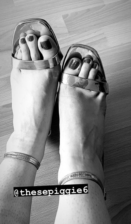 theselilpiggie6 hot pornstar gallery