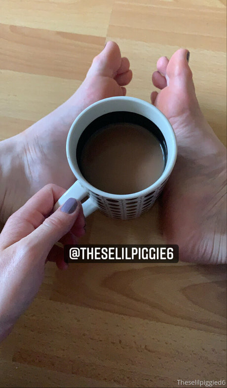 theselilpiggie6 hot actress img