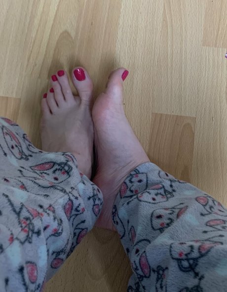 theselilpiggie6 art actress photos