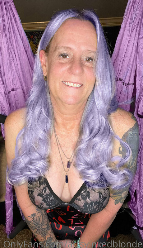 artsyinkedblonde top star pic