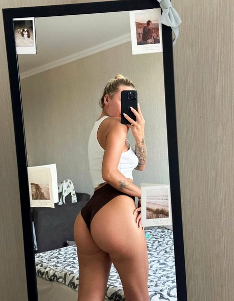 Arinawhynot sex model picture