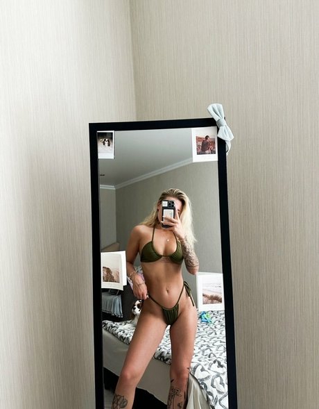 Arinawhynot model nudes photos