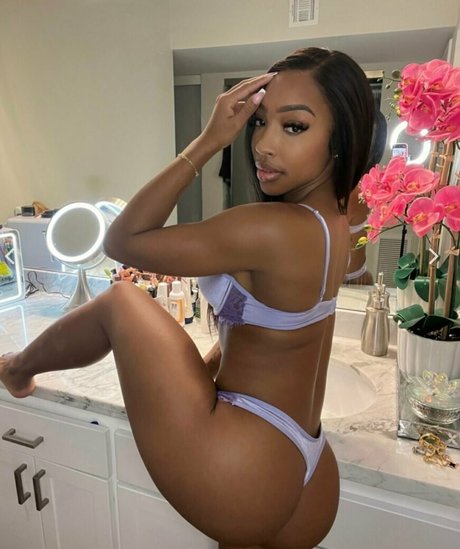 raelynn77 art model images