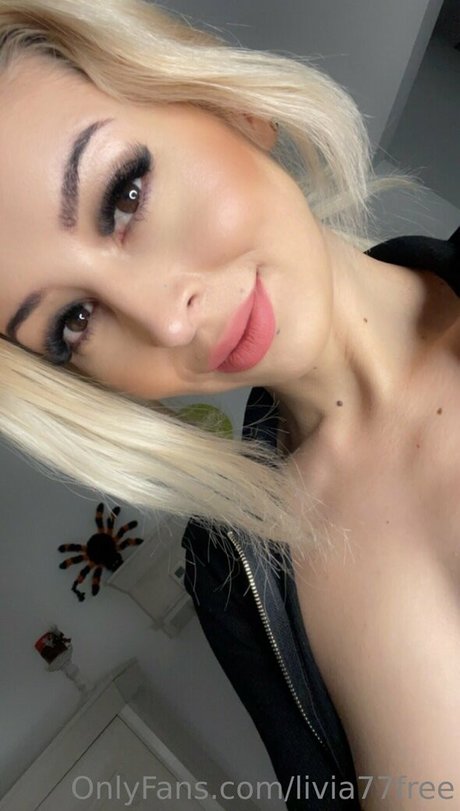 livia77free star img