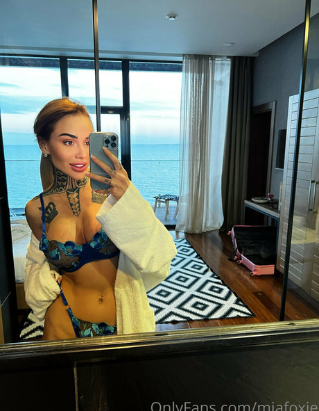 mia foxybae beautiful pornstar pictures