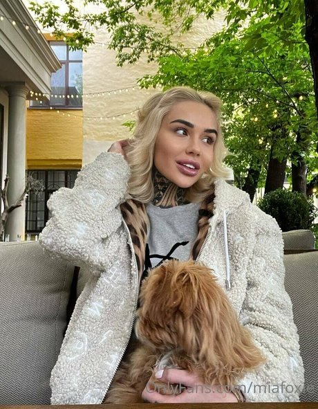 mia foxybae model erotic pictures