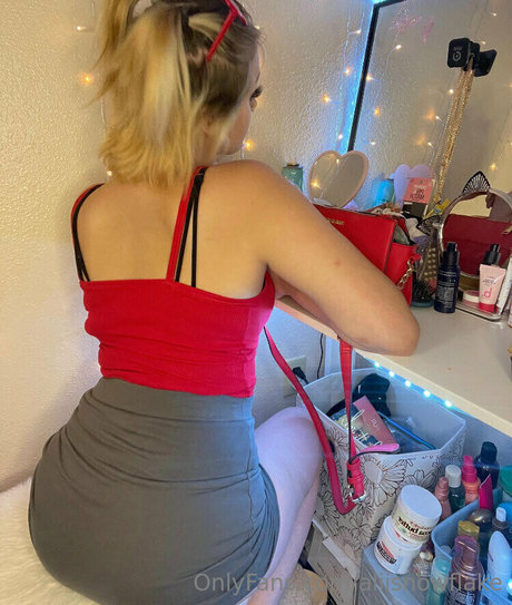 snowbunnyalii exclusive actress pictures