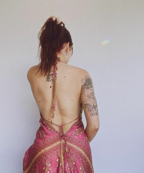 maaddielewis model top image