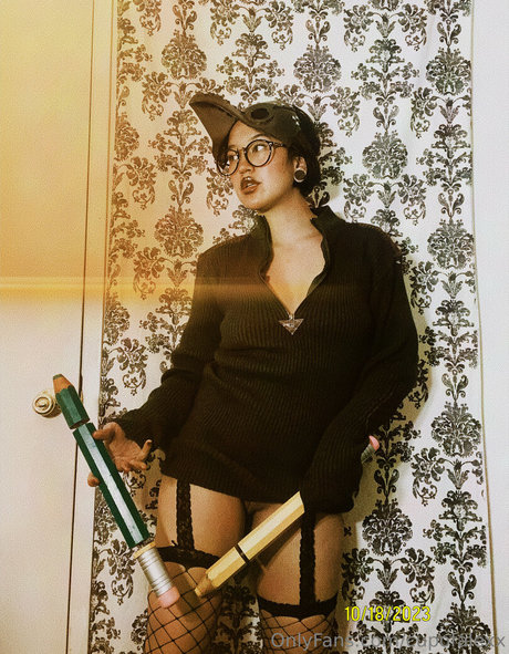 Cupofalexx erotic actress photo