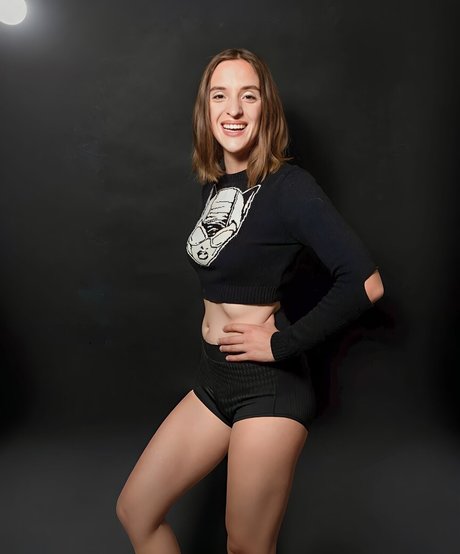 Ashley Victoria Robinson_ nice star photo