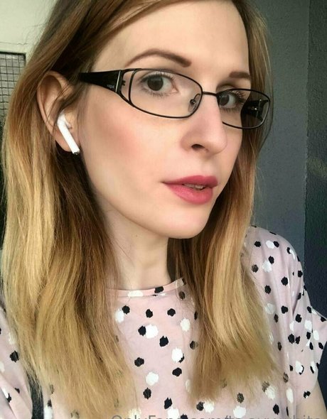 young onlyfans erotic pics