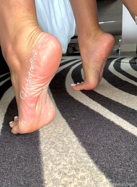 herfeetonfleek_ model pornographic photos