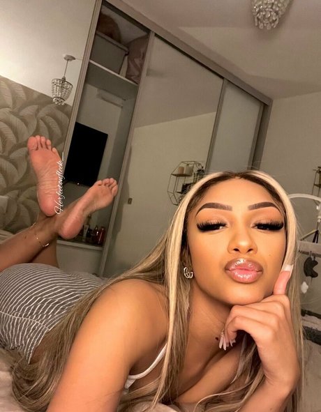herfeetonfleek_ model nudes pics
