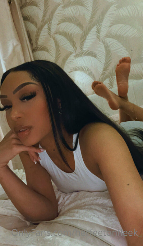 herfeetonfleek_ xxx actress photo