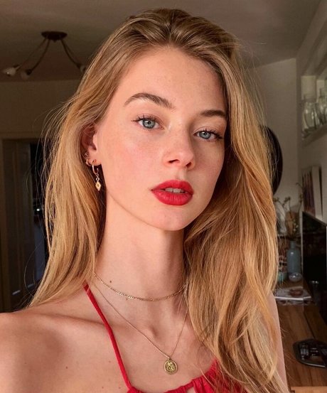 Lauren De Graaf pretty model pictures