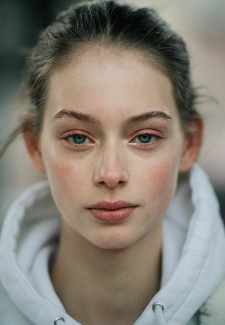 Lauren De Graaf model art image