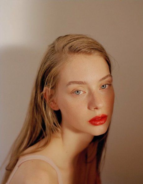 Lauren De Graaf star nice photos