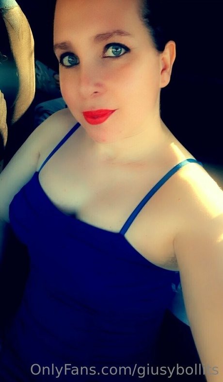 only queen84 model exclusive image