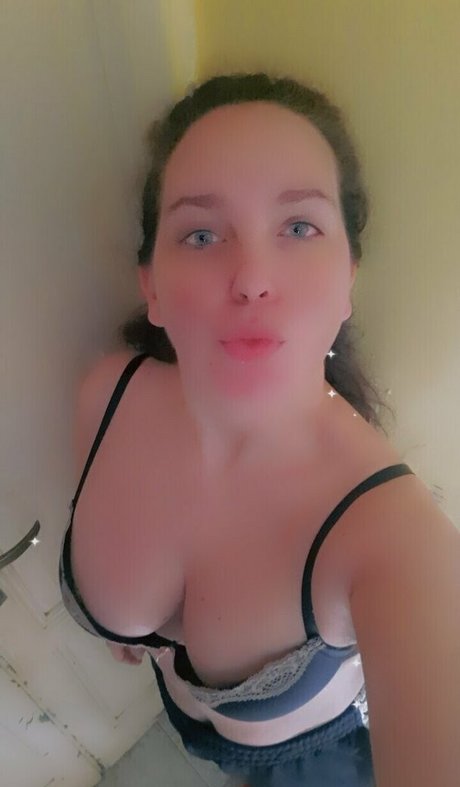 only queen84 xxx star photo