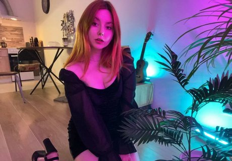 Rootyasha hd pornstar img