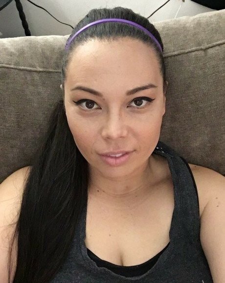 Molly Songbird model hot archive