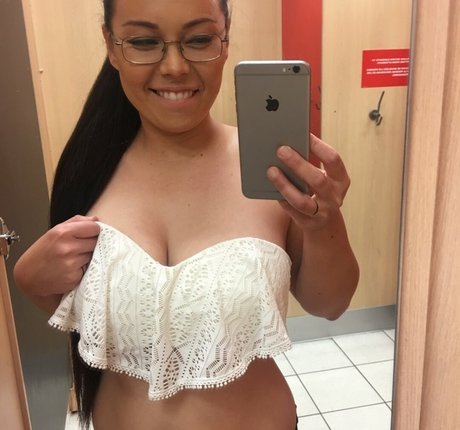 Molly Songbird top actress picture